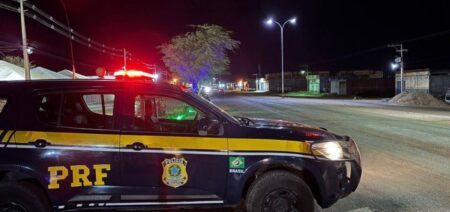 Batida entre ônibus e carreta deixa ao menos um morto e cinco feridos na Bahia