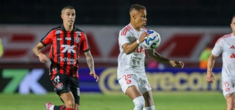 Vitória bate o Inter e dorme fora da zona de rebaixamento