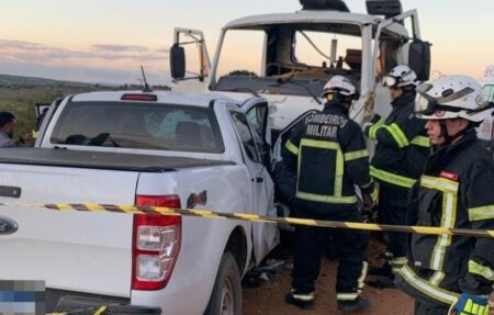 Bombeiros resgatam vítima presa às ferragens após colisão na zona rural de Ribeira do Pombal