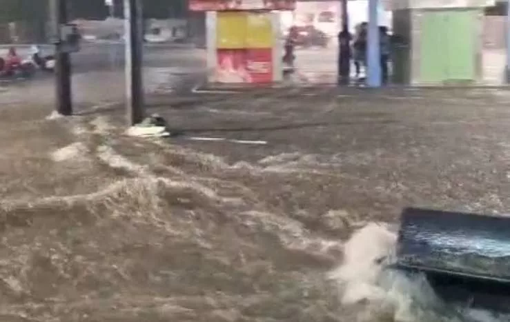Alagoinhas registra o equivalente a 15 dias de chuva em apenas duas horas