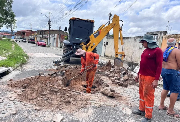 Alagoinhas pós-chuvas: equipes de manutenção já atuaram em 70 localidades