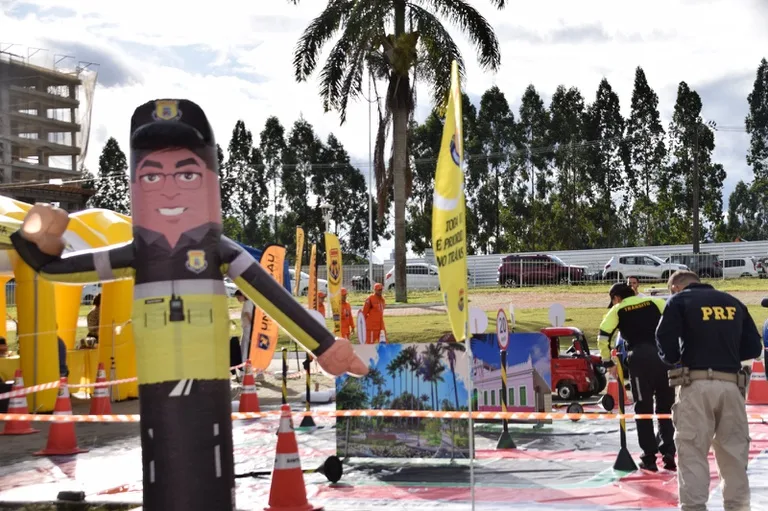 PRF Participa do “Maio Glauberiano” em Vitória da Conquista com Cinema Itinerante e ações do Maio Amarelo