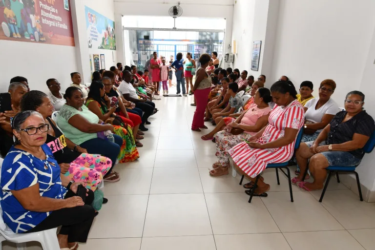 Sedes realiza ação coletiva em homenagem às mães no CRAS Mangalô