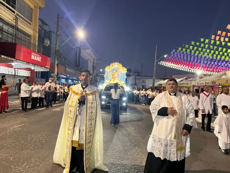 Trezena de Santo Antônio termina com procissão, missas e assinatura de concessão à Diocese