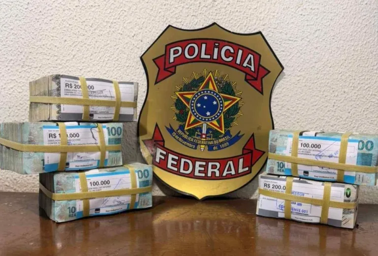 Homem é preso com cerca de R$ 700 mil durante operação da PF na Bahia