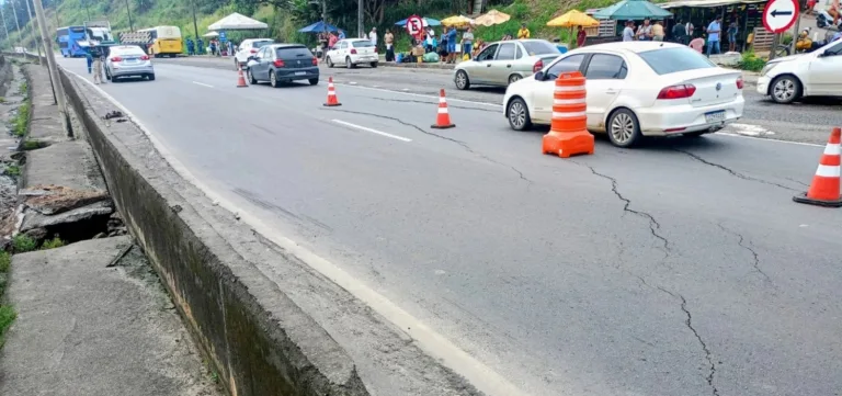 BR-324 tem pista liberada no sentido Feira de Santana, mas segue interditada em direção a Salvador