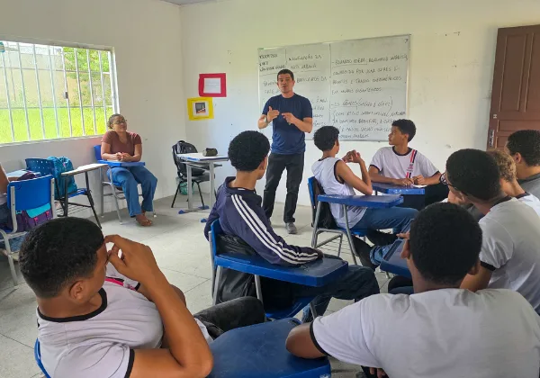 Lula sanciona lei e inclui educação política e cidadania como conteúdo obrigatório nas escolas
