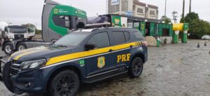 PRF participa de ação do projeto Casa Siga Bem em rodovias da Bahia