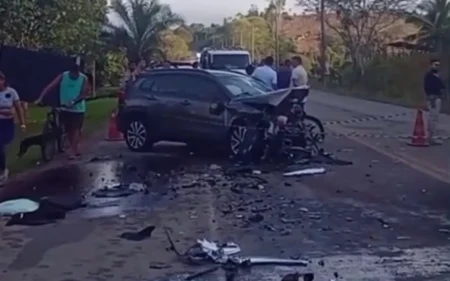 Tio e sobrinho morrem em acidente entre dois veículos na BR-101 após despedida de solteiro na Bahia
