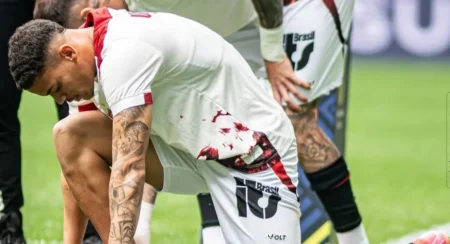 Vitória perde para o Grêmio e se complica no Z-4