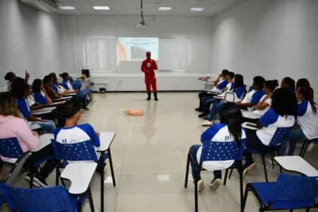 Alunos concluem curso profissionalizante de Atendimento em Farmácia oferecido pela Prefeitura