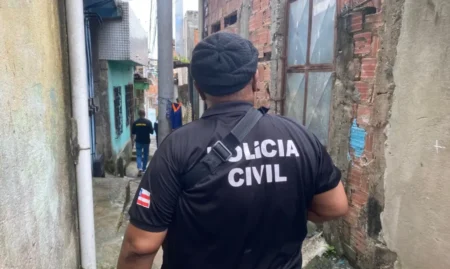 Homem se passando por policial é preso por agredir e violentar mulheres na Bahia