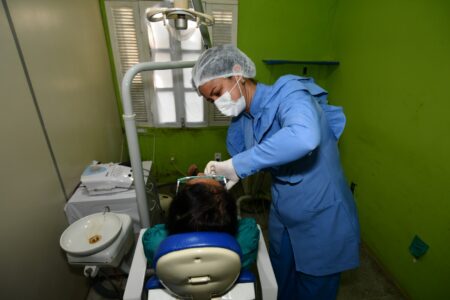 Saúde bucal: mais de 100 próteses dentárias são entregues em Alagoinhas