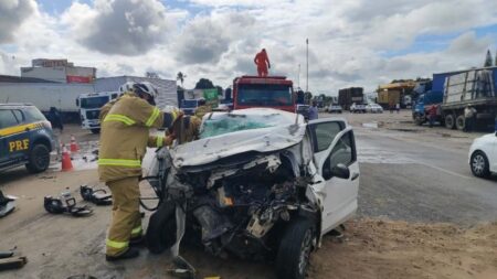 Acidente na BR-101, deixa uma mulher morta e três feridos em Feira de Santana,