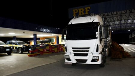PRF apreende 1,7 tonelada de maconha em na Bahia