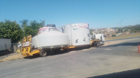 PRF realiza escolta de carga superdimensionada no trecho entre Feira de Santana e a divisa com Sergipe