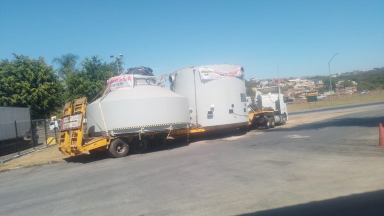 PRF realiza escolta de carga superdimensionada no trecho entre Feira de Santana e a divisa com Sergipe