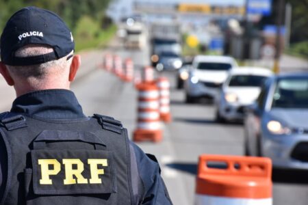 PRF detém homem com CNH falsa durante fiscalização em Catu (BA)