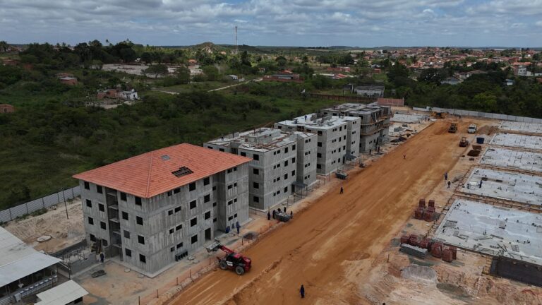 Doce Lar Habitação: Prefeito visita obras no MCMV e anuncia inscrições para o programa habitacional