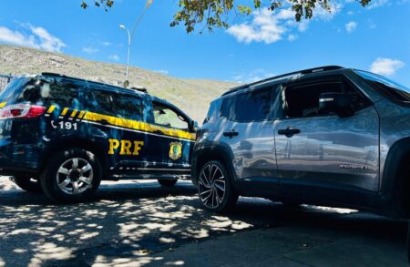 Durante fiscalização na Bahia PRF recupera veículo roubado no Rio de Janeiro (RJ)