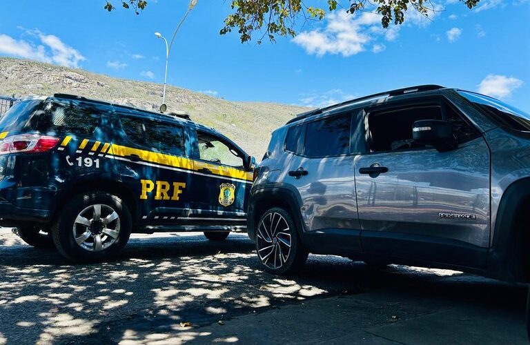 Durante fiscalização na Bahia PRF recupera veículo roubado no Rio de Janeiro (RJ)