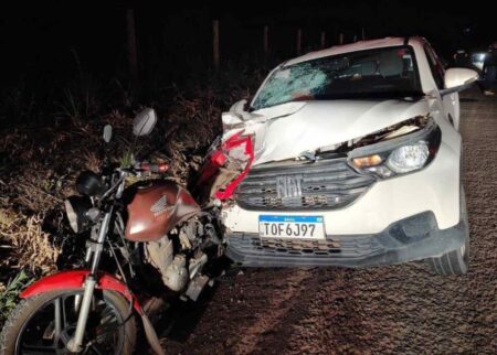 Duas pessoas morrem após moto ser atingida por carro na BR-101 na Bahia