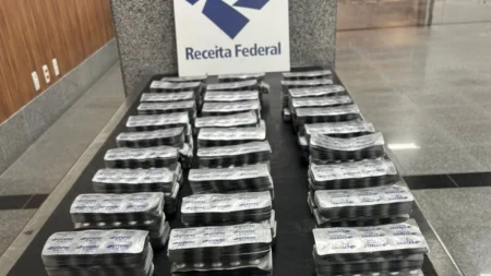 Idosa é flagrada com quase 10 mil comprimidos de medicamento abortivo no aeroporto de Salvador